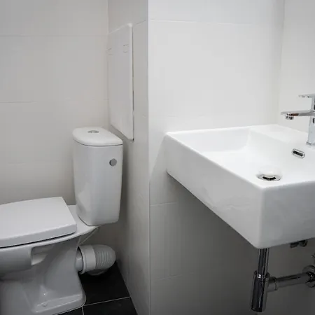 N15 Elegant Near Train Station With Ac 브라티슬라바