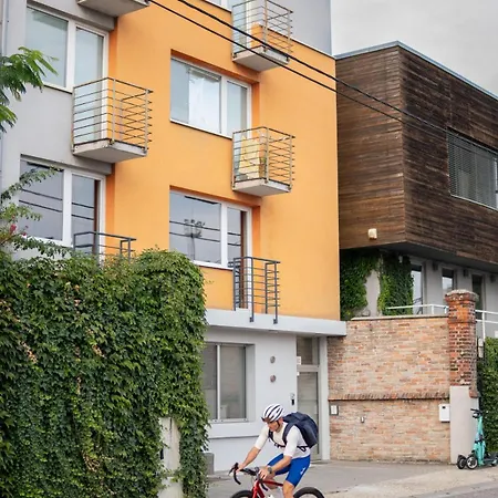 N15 Elegant Near Train Station With Ac Bratislava