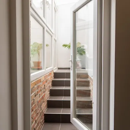 N15 Elegant Near Train Station With Ac Apartmán
