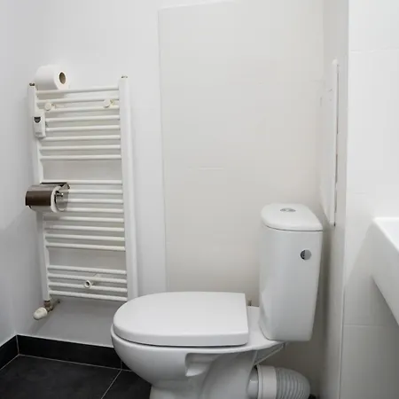 N15 Elegant Near Train Station With Ac * Bratislava