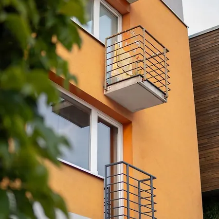 Apartment N15 Elegant Near Train Station With Ac